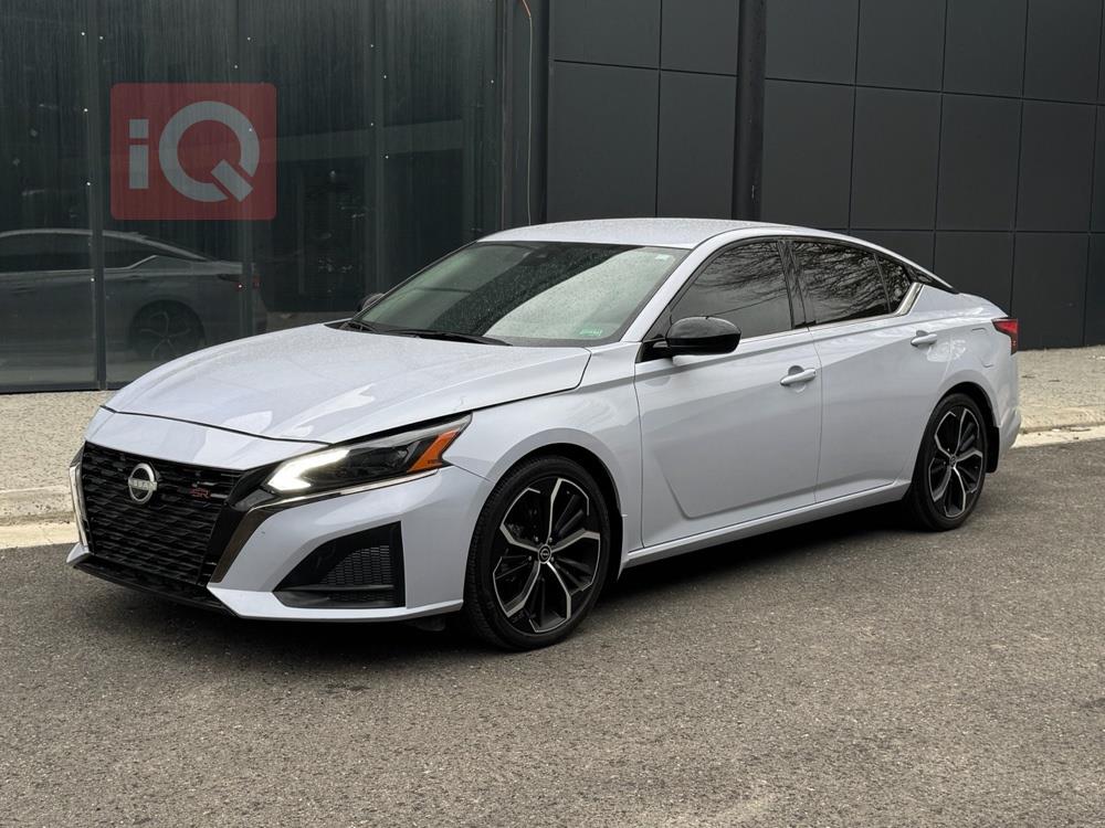 نيسان ألتيما